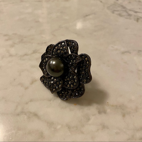 Kenneth Jay Lane Faux Pearl & Crystal Flower Cocktail Ring - Picture 6 of 7